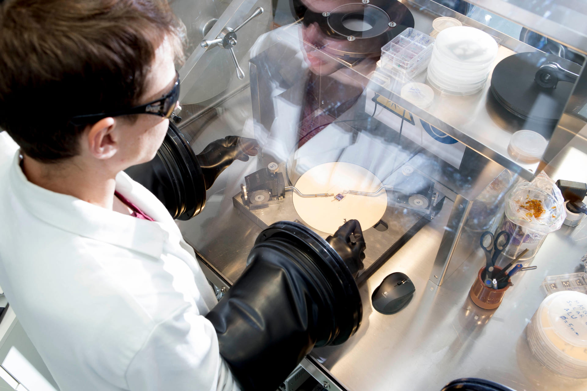 Handschuhbox für die Inspektion und Prüfung von Batteriezellen