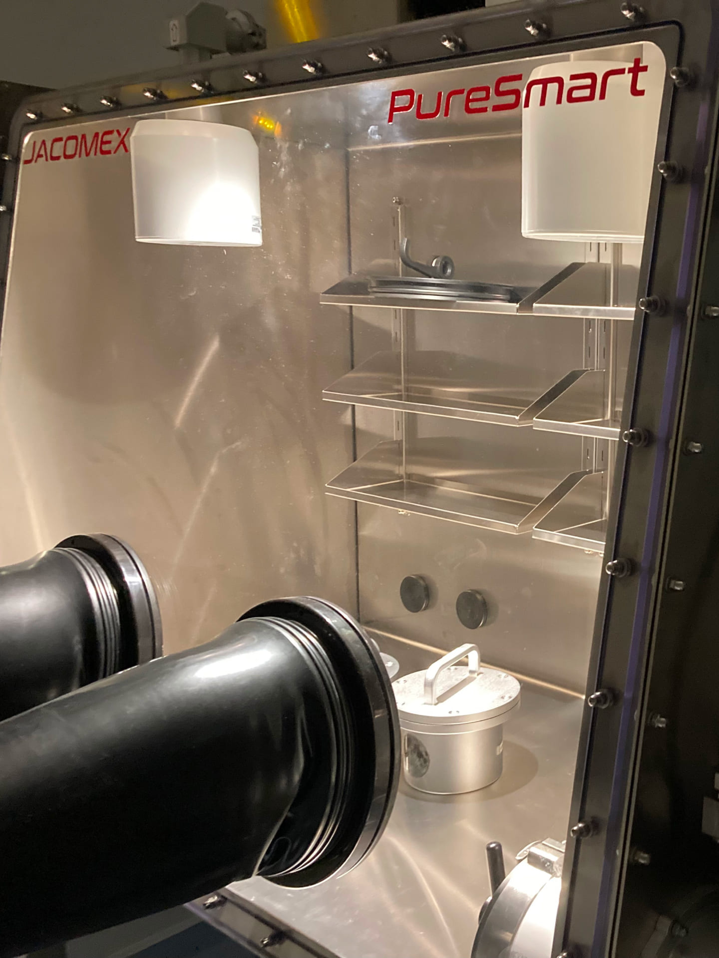 Lagerung extraterrestrischer Substanzen in einer Glovebox