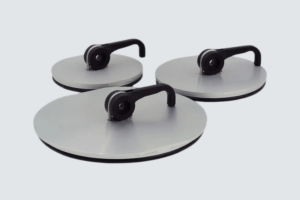 Verschlussklappen und Metalltüren für Handschuhboxen