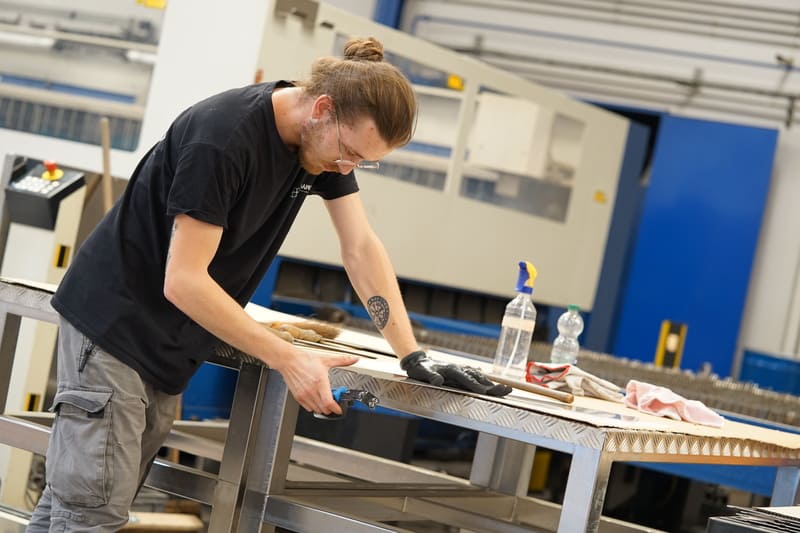 Entwicklung und Herstellung von MOX-Brennstoffen in der Glovebox